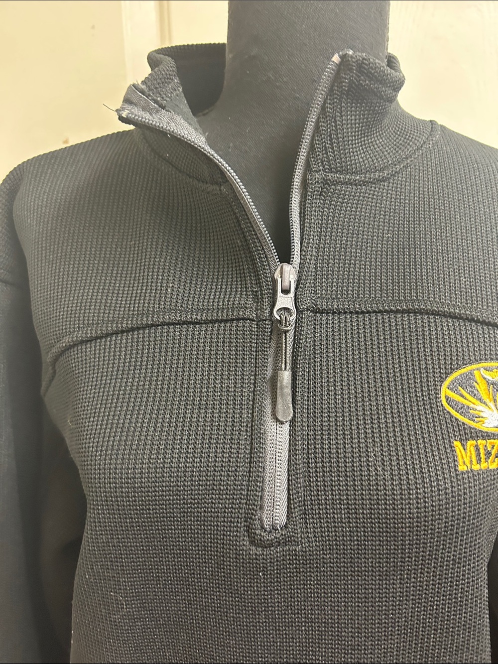 COLOSSEUM MISSOURI BLACK ADVANTAGE LONG SLEEVE QTR ZIP PULLOVER, Medium, EUC - Picture 10 of 10